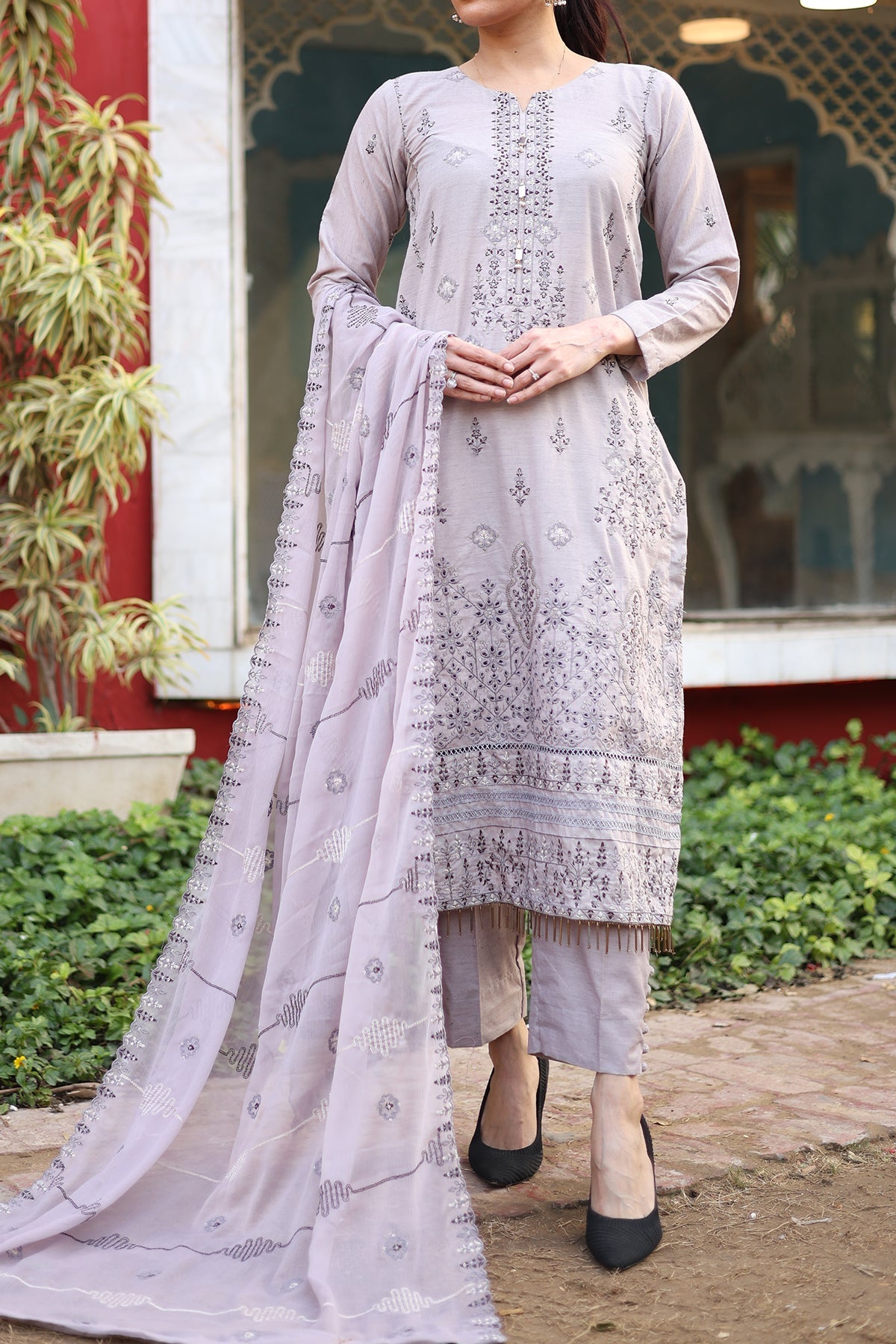 Izhaar Emb Luxury Lawn`24 D#1