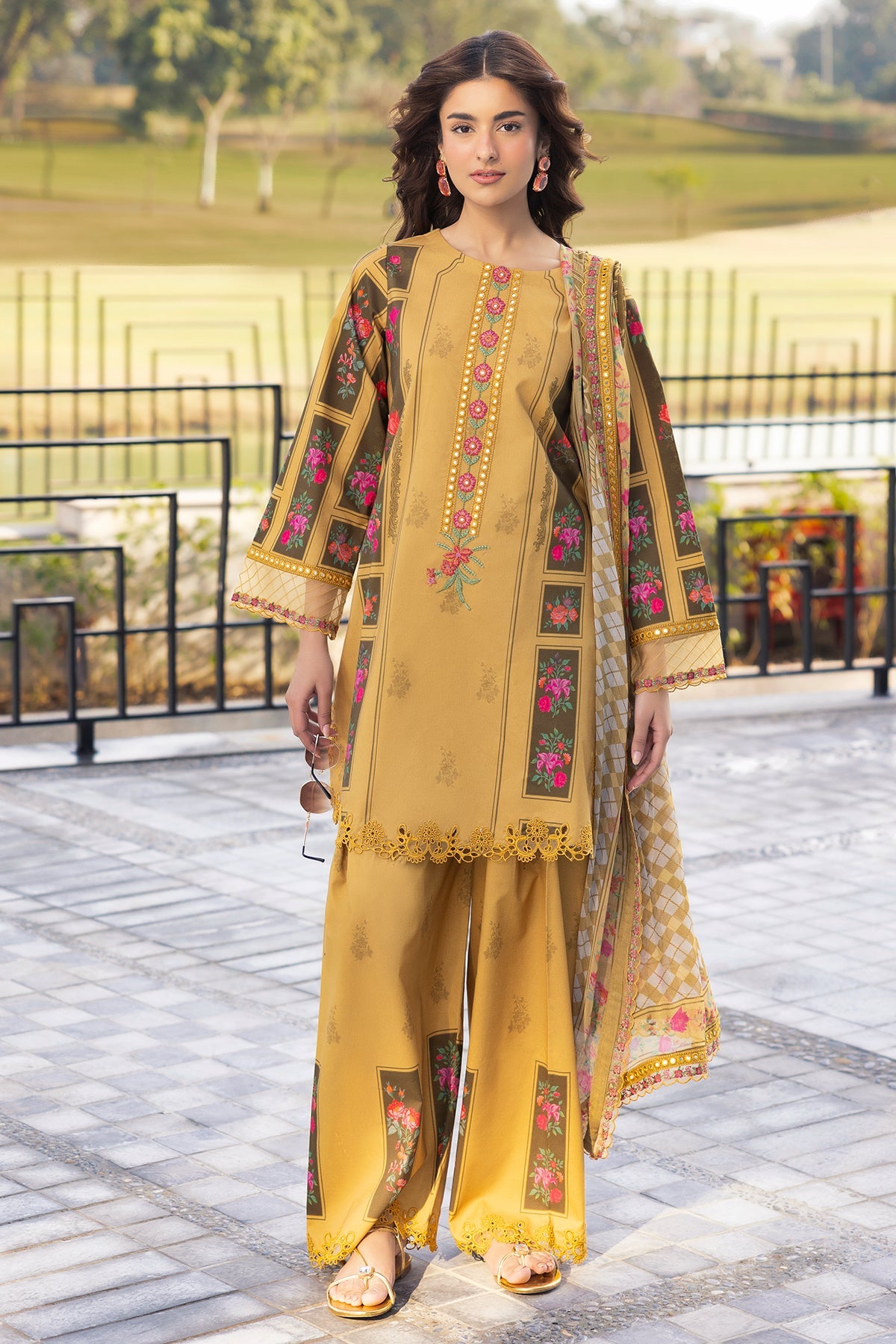 BR Charizma Aniq Lawn`26 AN6#03