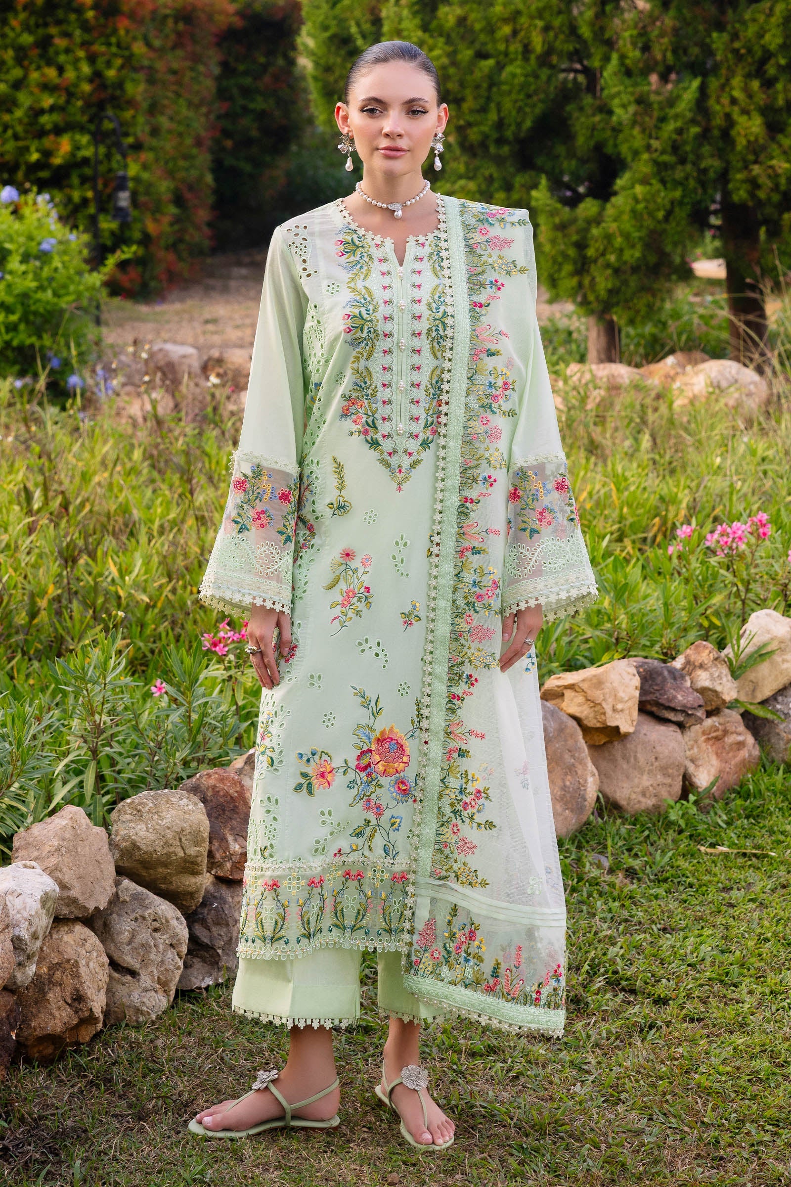 Muscari Luxury Emb Lawn`26 MLEC#09