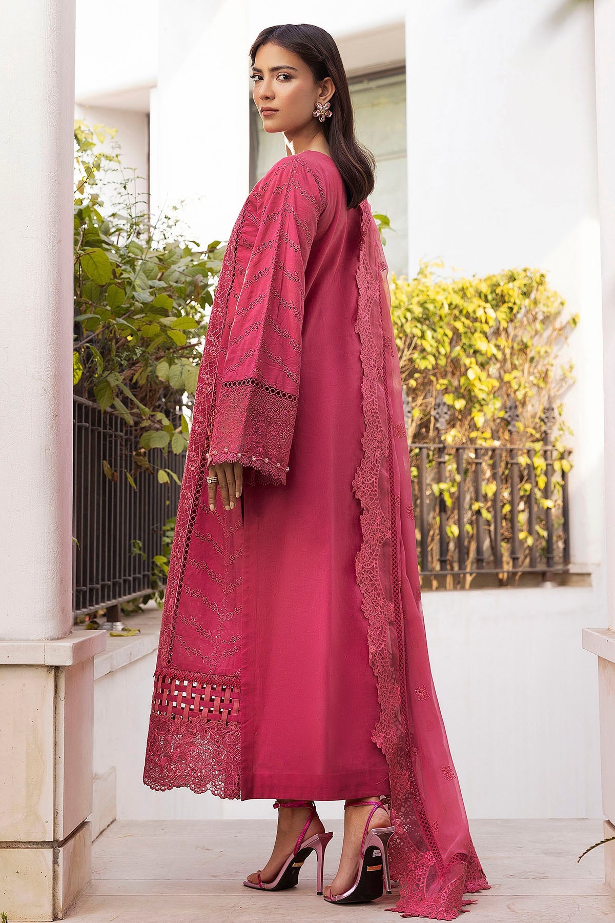 Motifz P/Luxury Lawn C/Dupatta`25 S#305