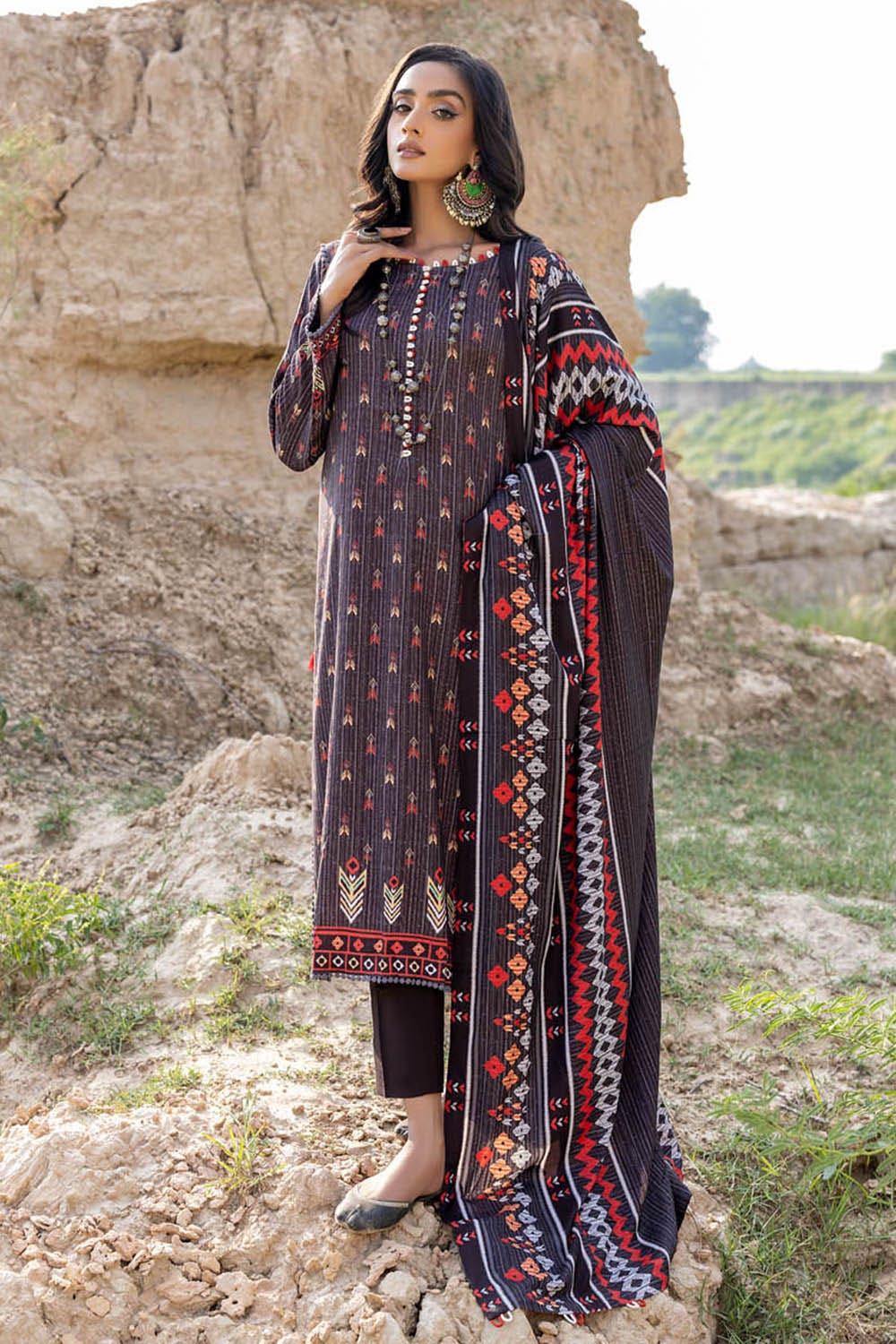 Gul Ahmed Winter Collection`22 LT#22011-A Tradition Stores Gul Ahmed Winter Collection`22 LT#22011-A Tradition Stores