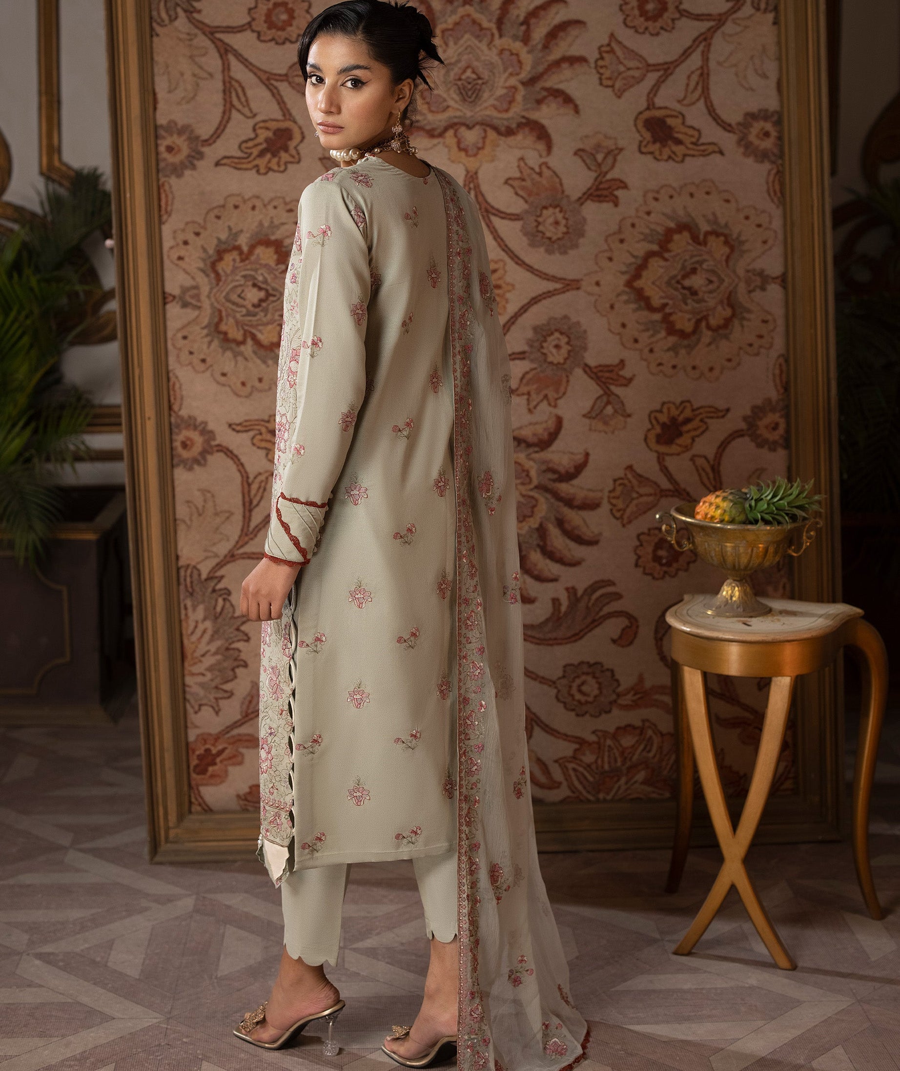 Sanam Saeed Rioga Lawn`24 D#10