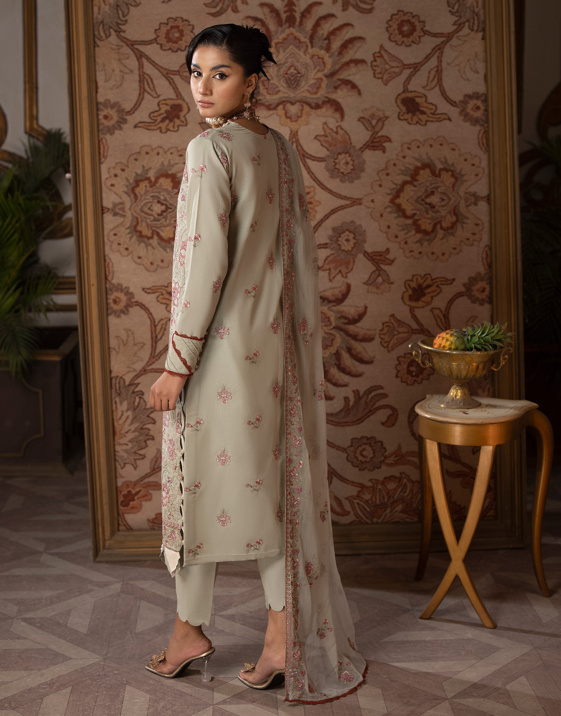 Sanam Saeed Rioga Lawn`24 D#10