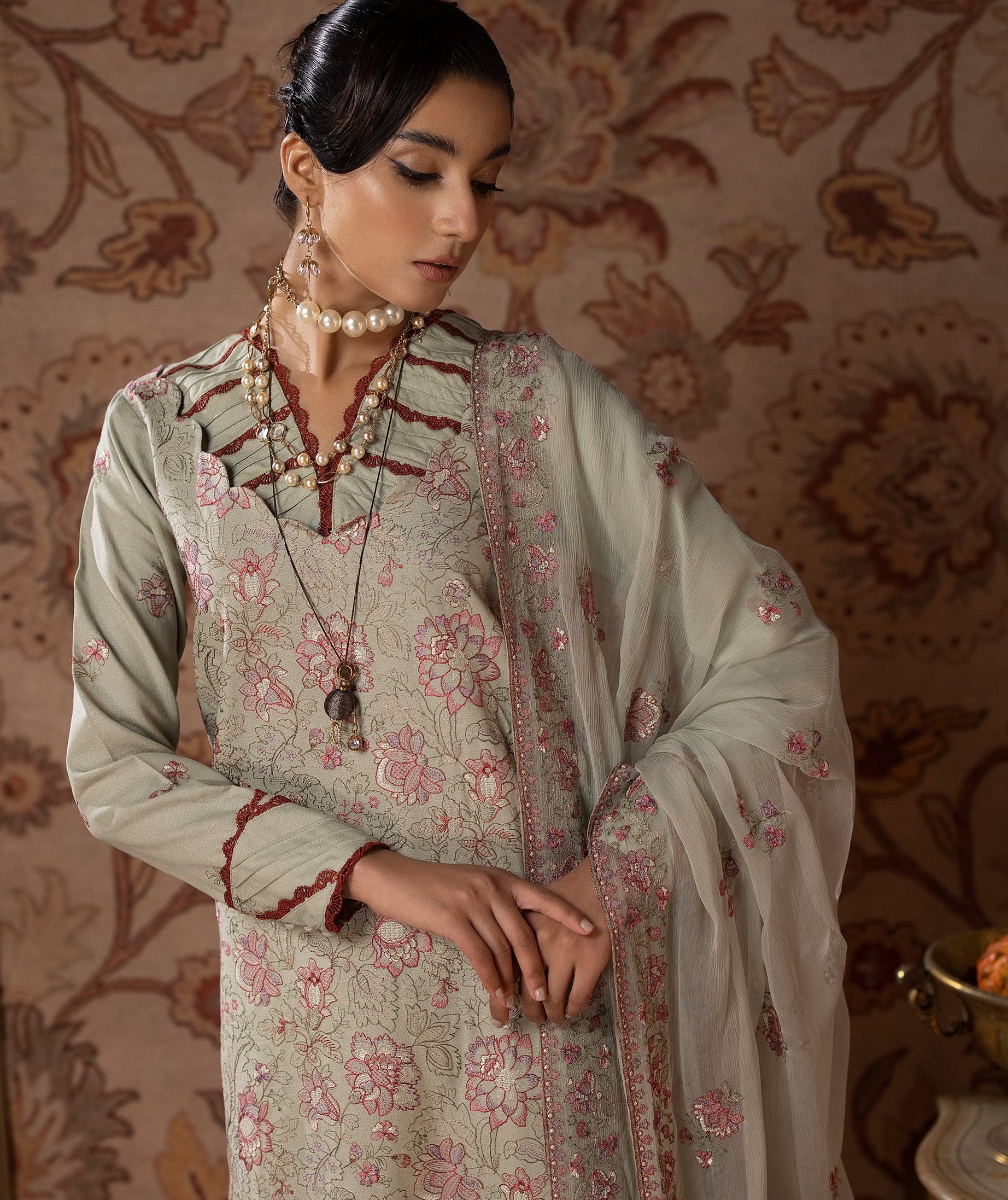 Sanam Saeed Rioga Lawn`24 D#10