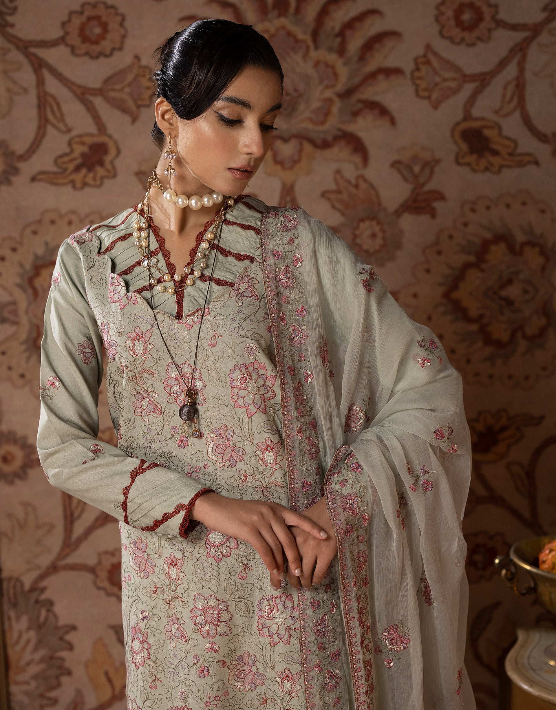 Sanam Saeed Rioga Lawn`24 D#10