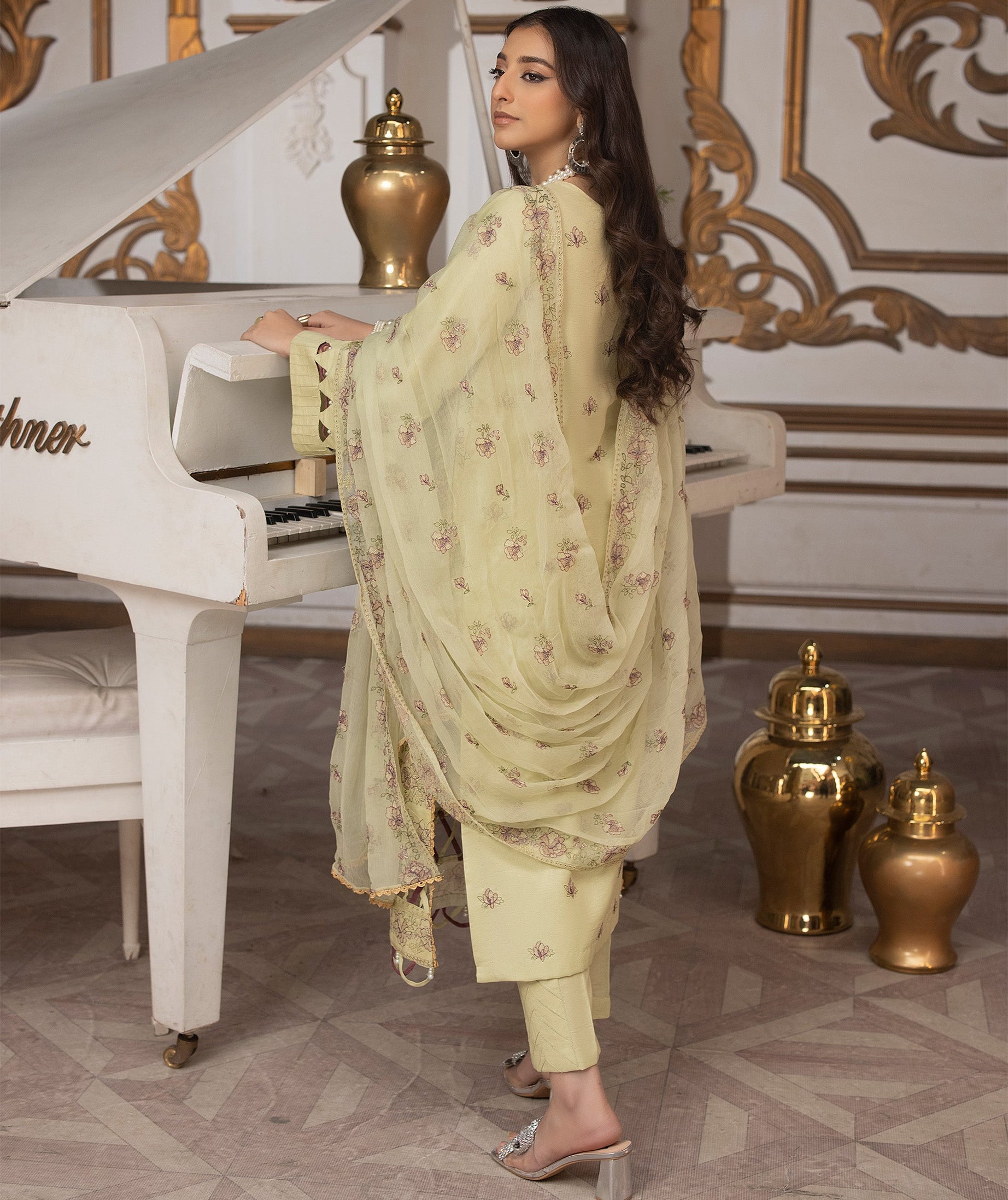 Sanam Saeed Rioga Lawn`24 D#08