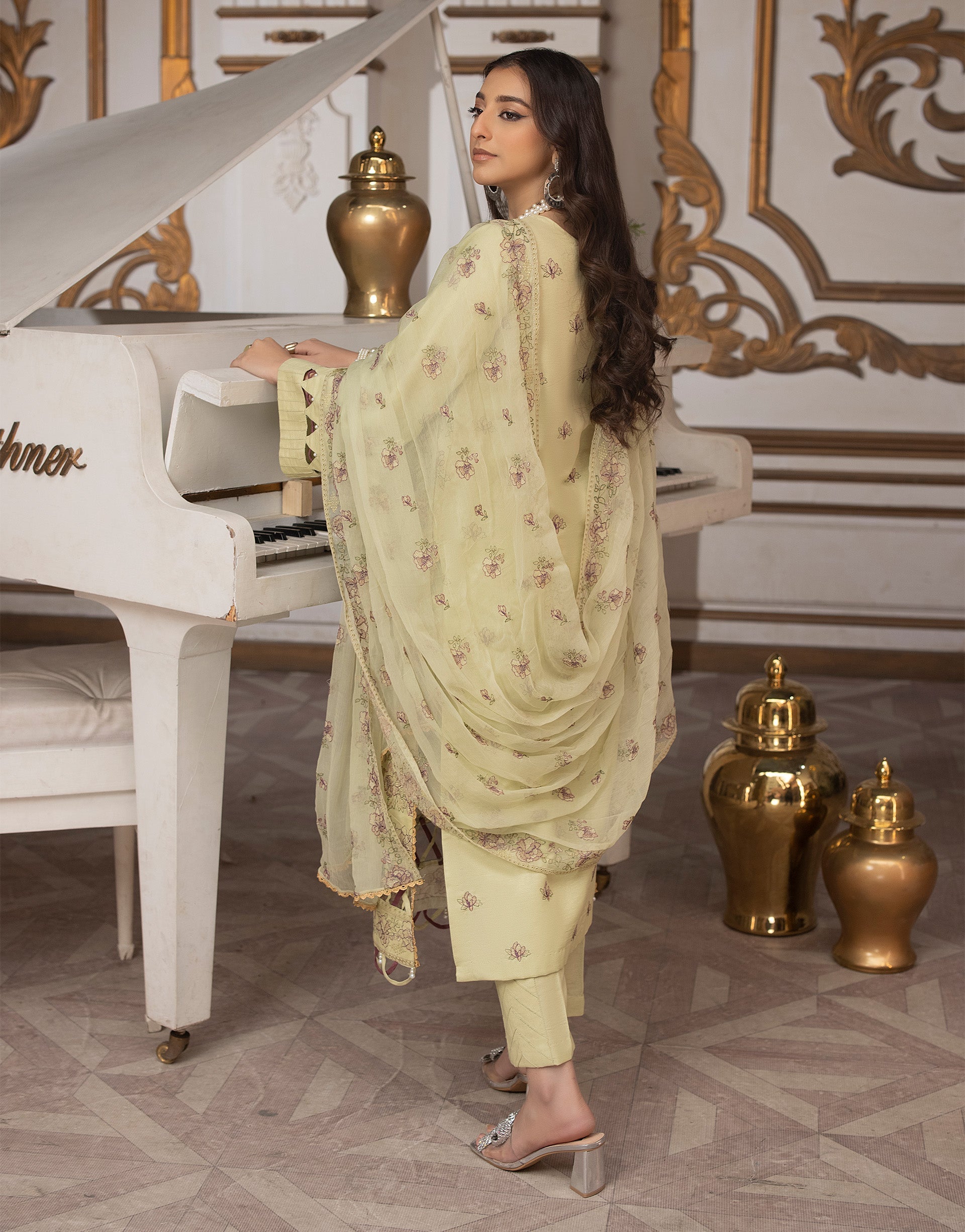 Sanam Saeed Rioga Lawn`24 D#08