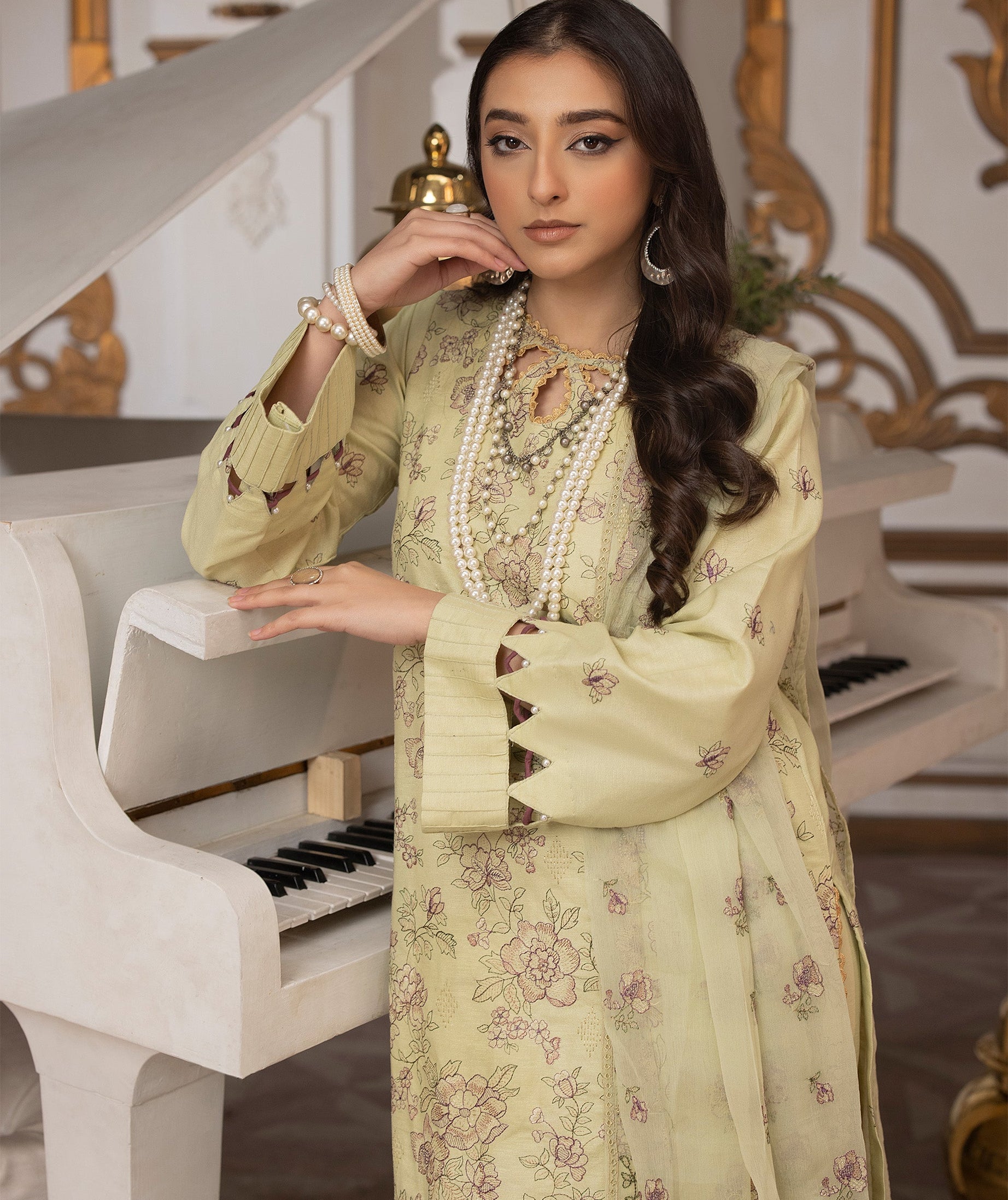 Sanam Saeed Rioga Lawn`24 D#08