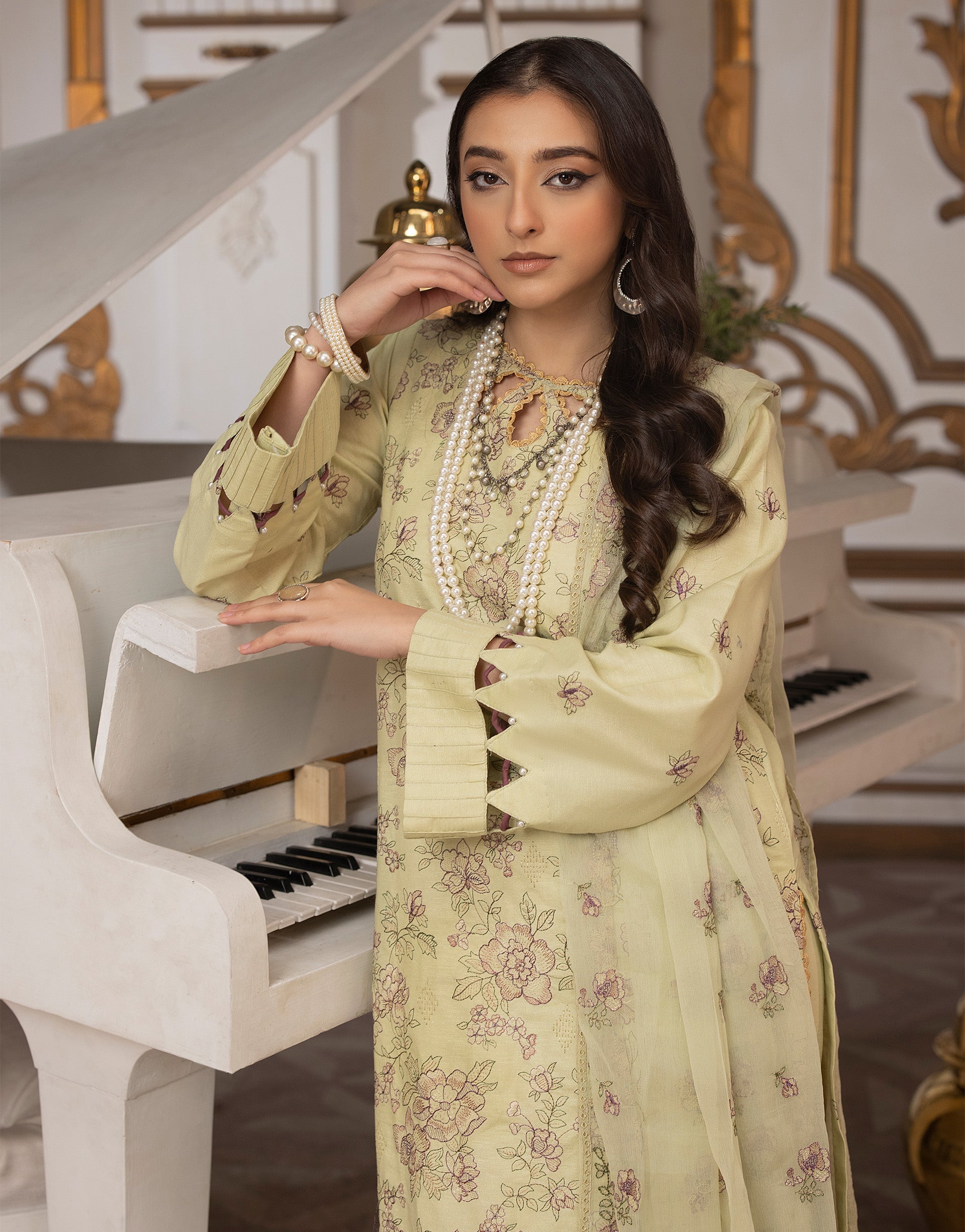 Sanam Saeed Rioga Lawn`24 D#08