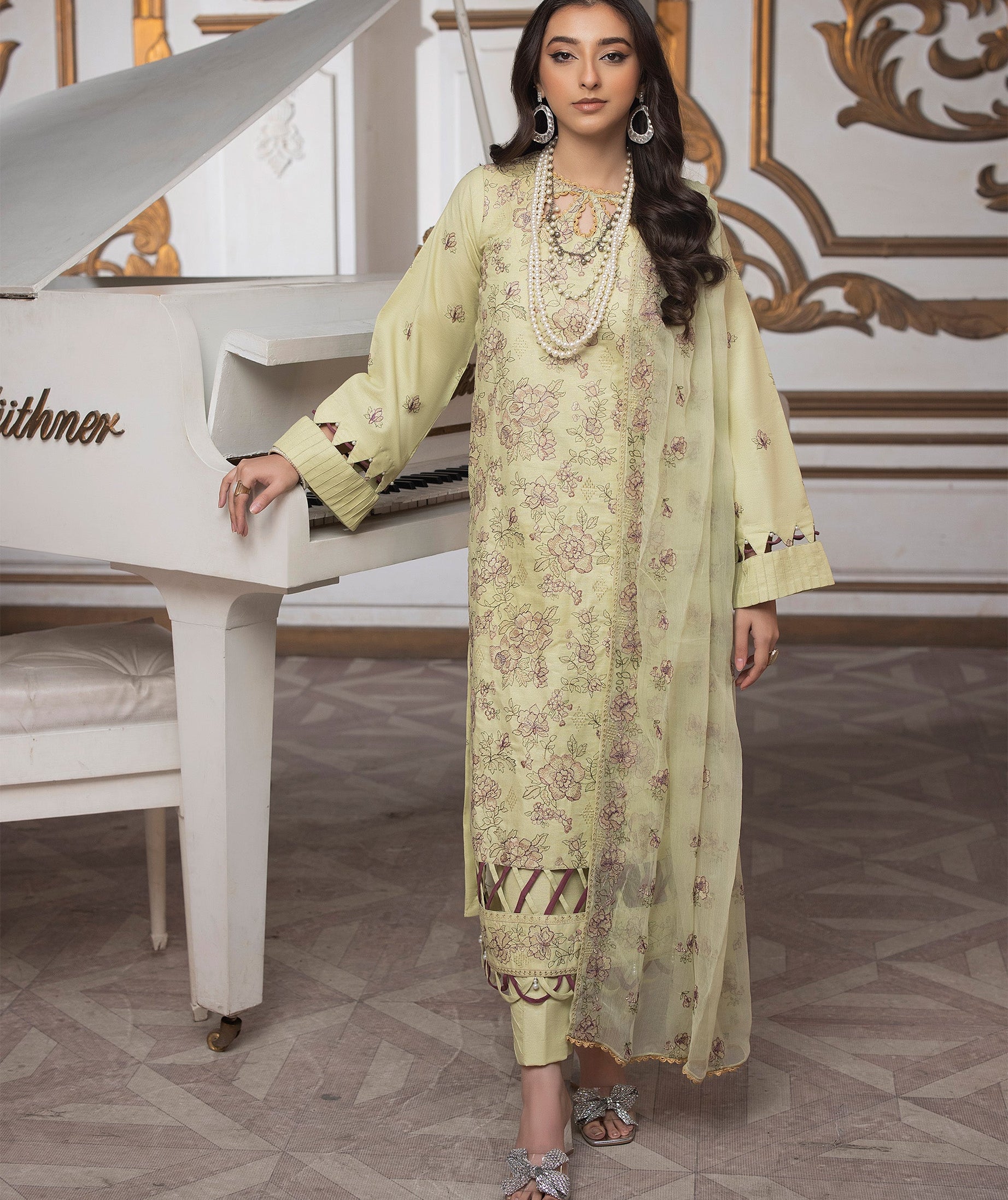 Sanam Saeed Rioga Lawn`24 D#08
