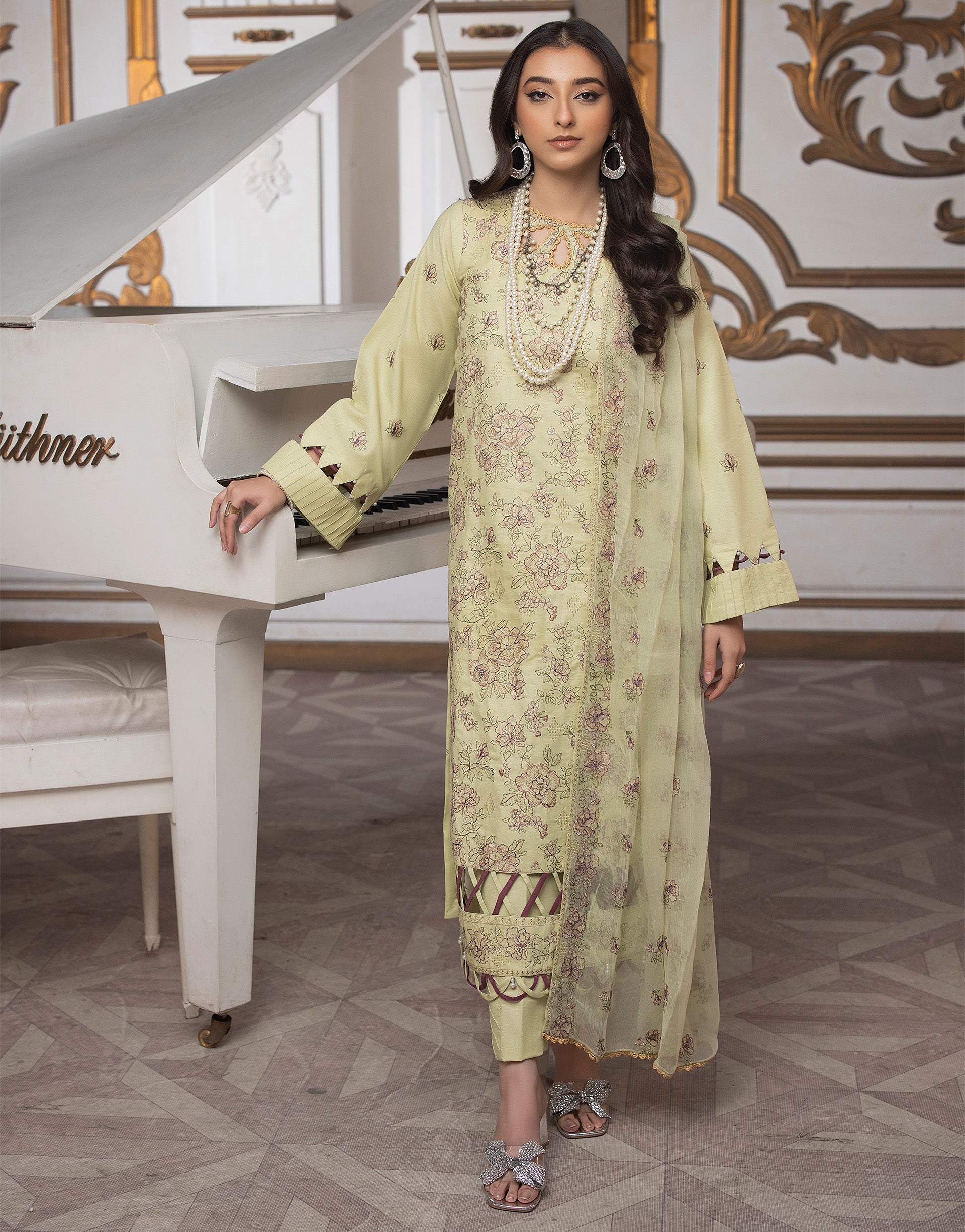 Sanam Saeed Rioga Lawn`24 D#08