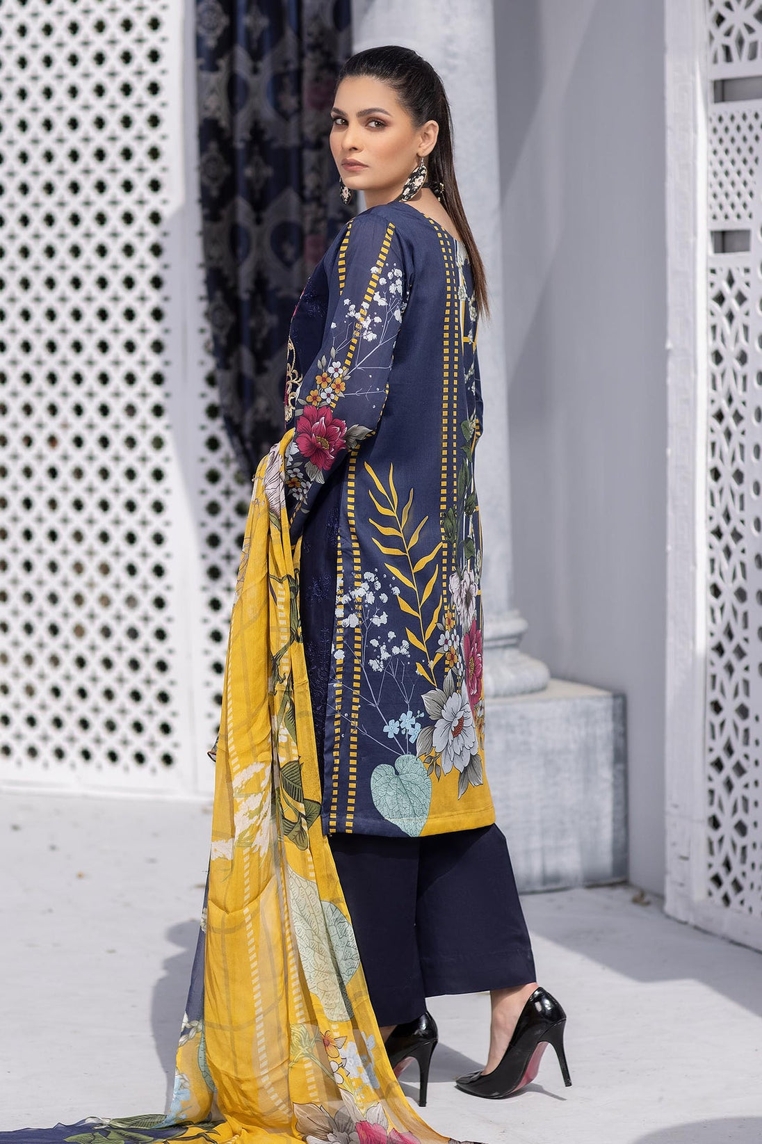 Zebaish Guzarish Emb Lawn'22 D#6