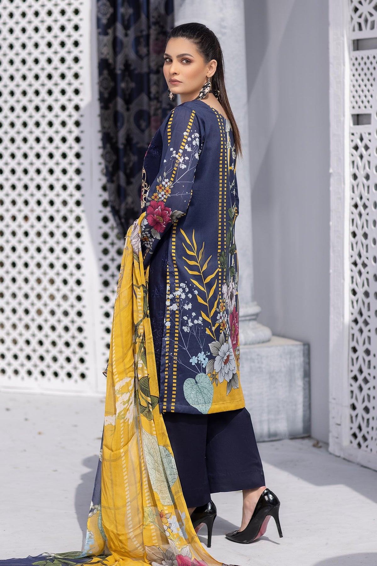 Zebaish Guzarish Emb Lawn'22 D#6