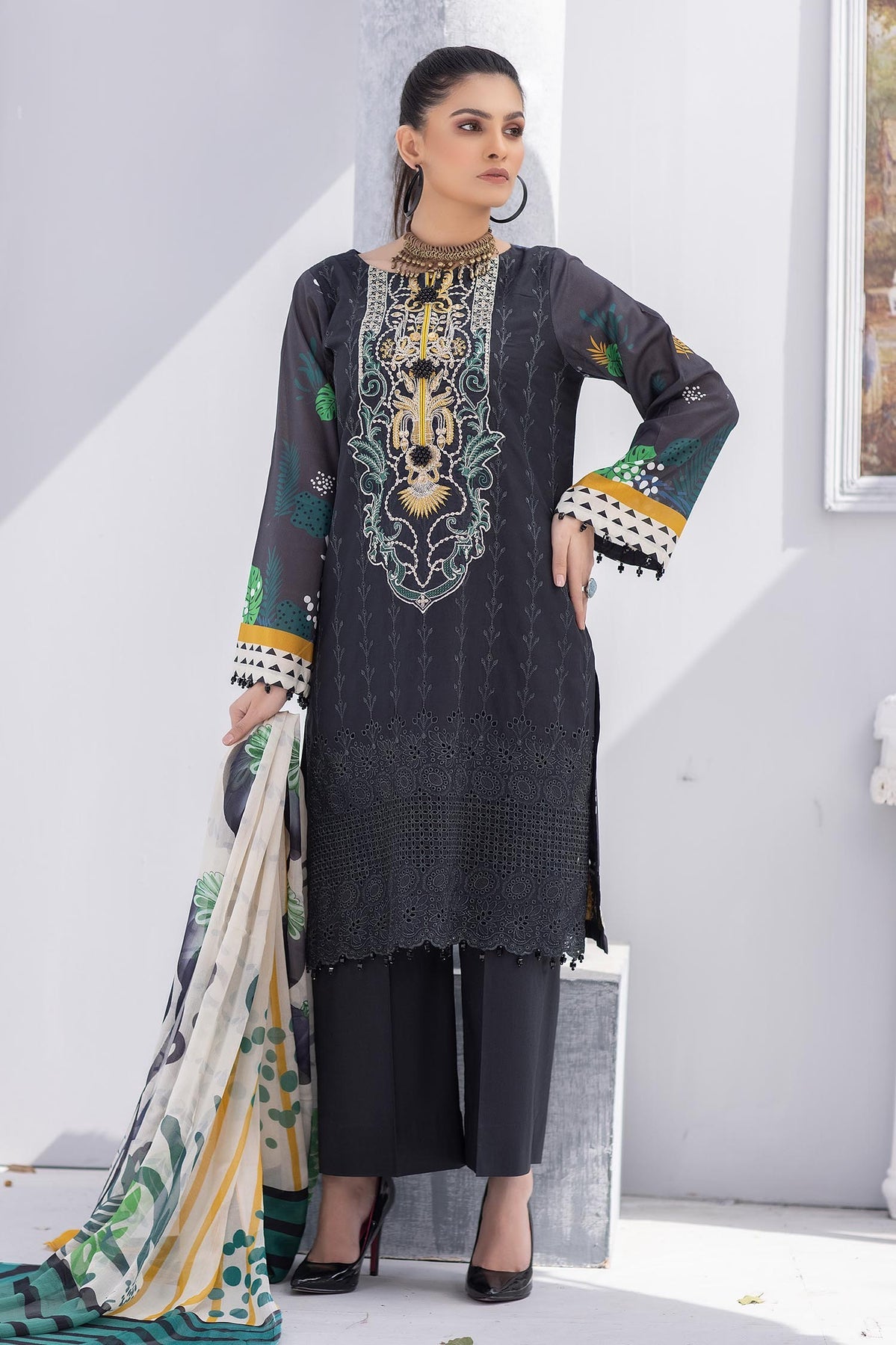 Zebaish Guzarish Emb Lawn'22 D#8