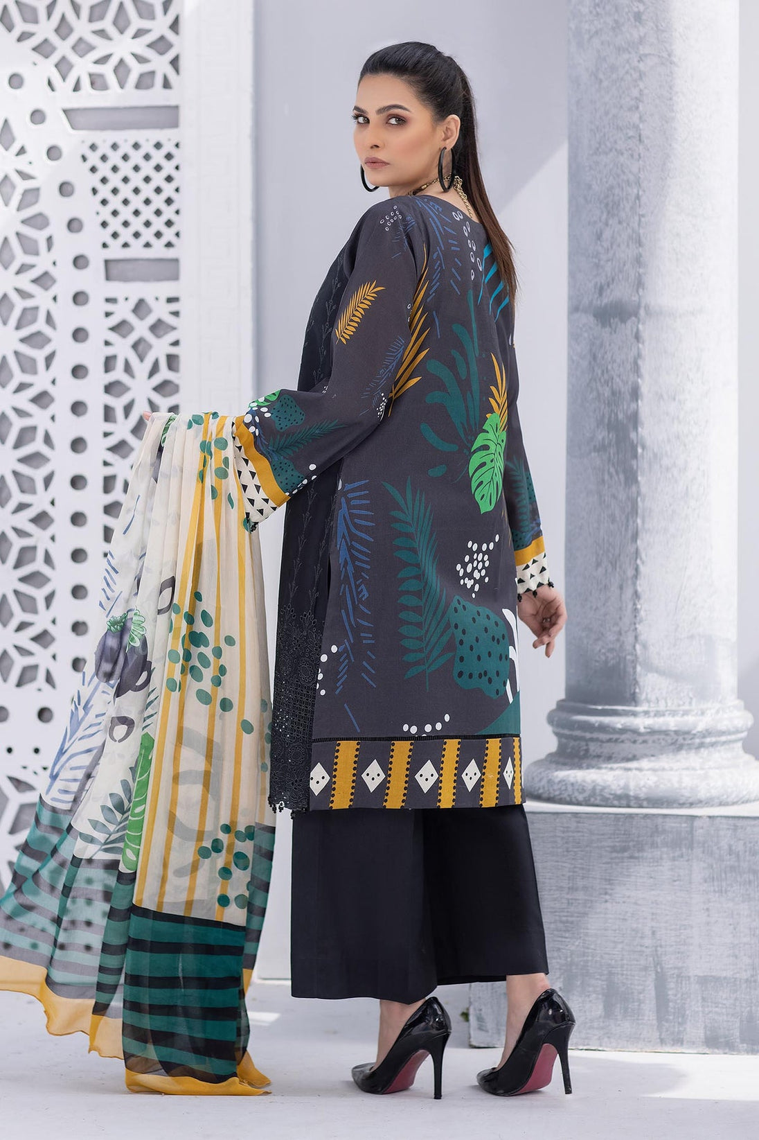 Zebaish Guzarish Emb Lawn'22 D#8