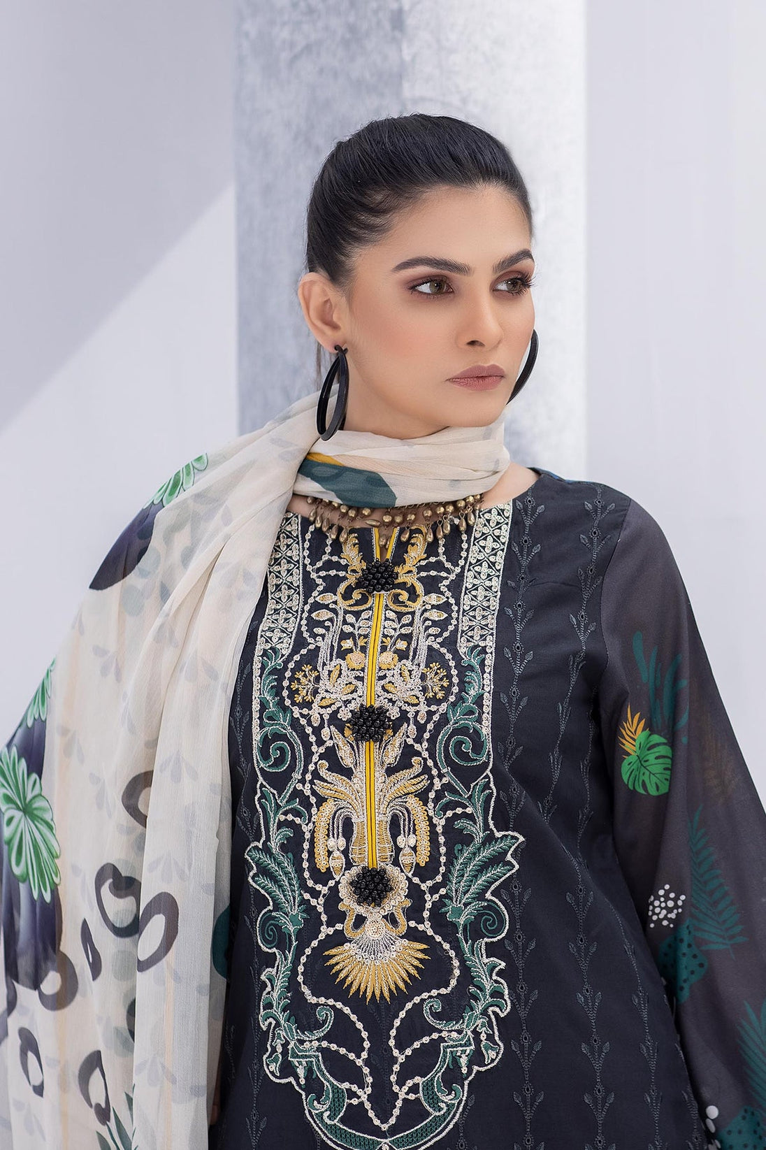 Zebaish Guzarish Emb Lawn'22 D#8