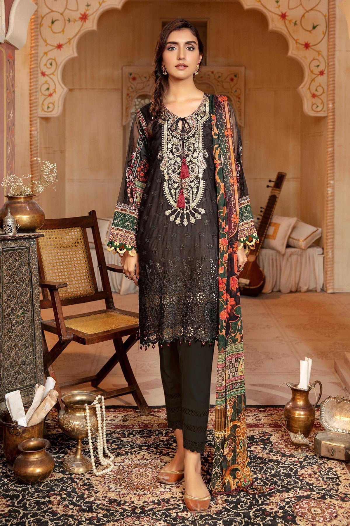 Zebaish Geet Schiffli Lawn`22 D#10