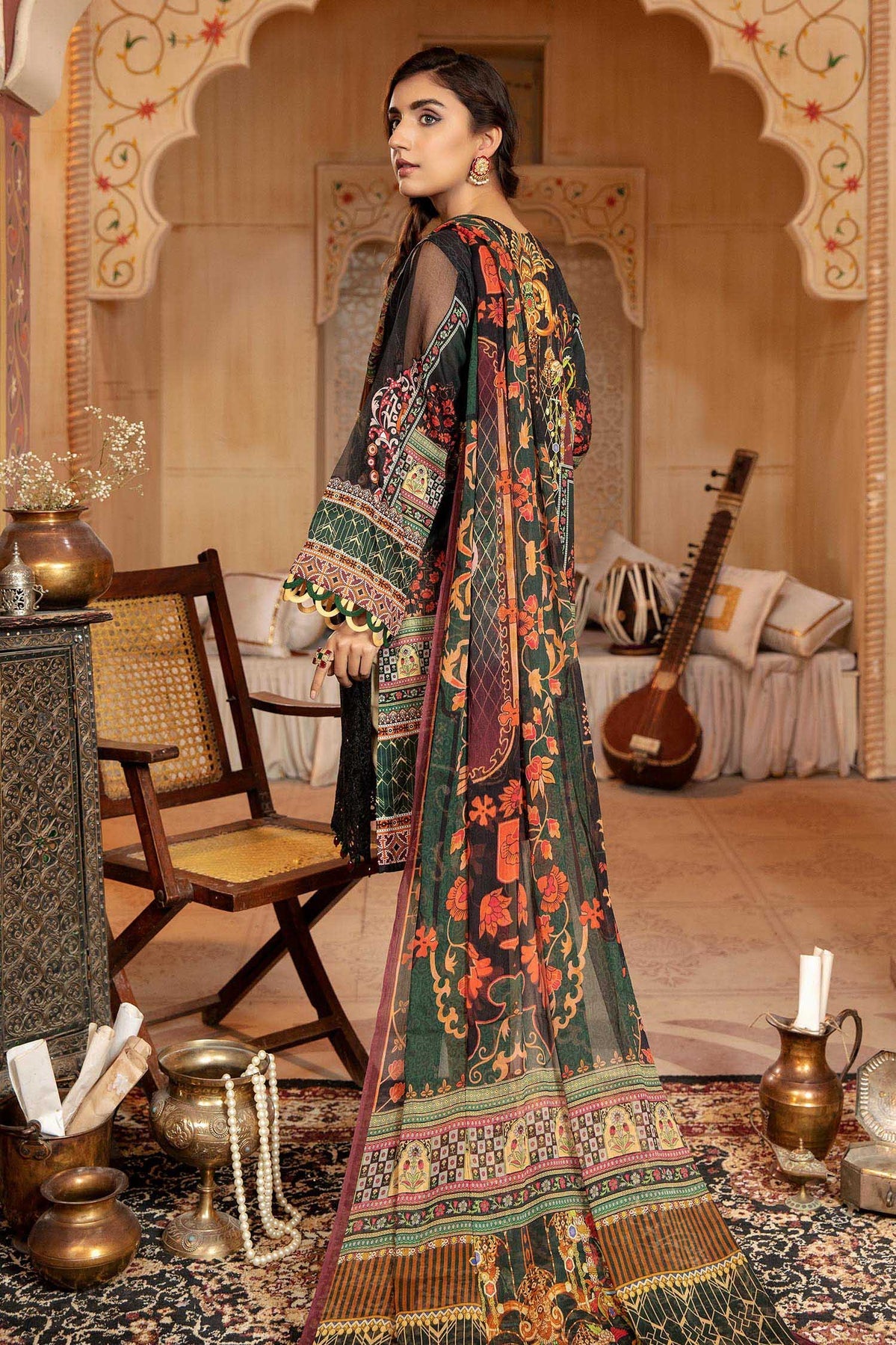 Zebaish Geet Schiffli Lawn`22 D#10