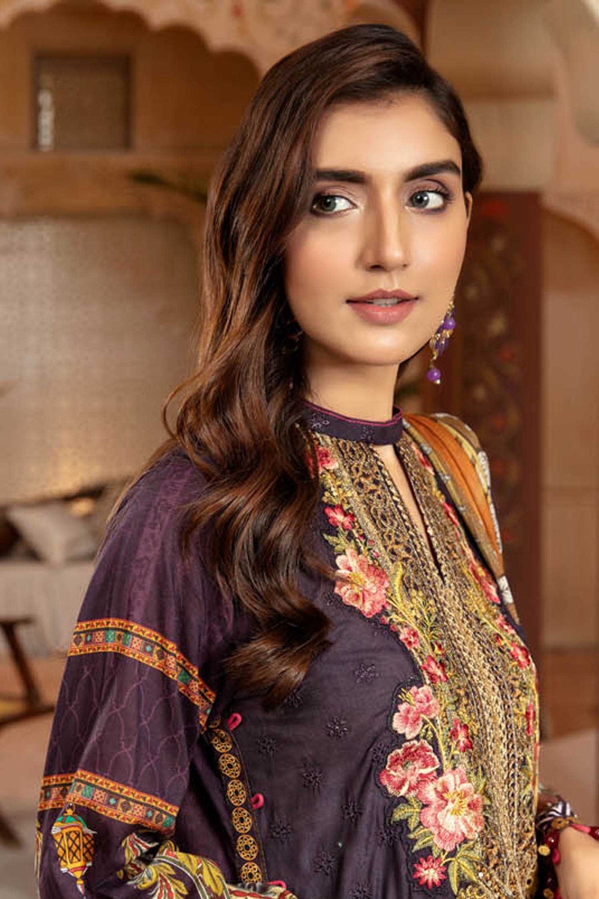 Zebaish Geet Schiffli Lawn`22 D#05