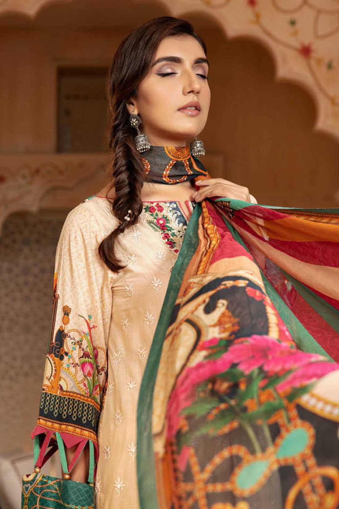 Zebaish Geet Schiffli Lawn`22 D#07