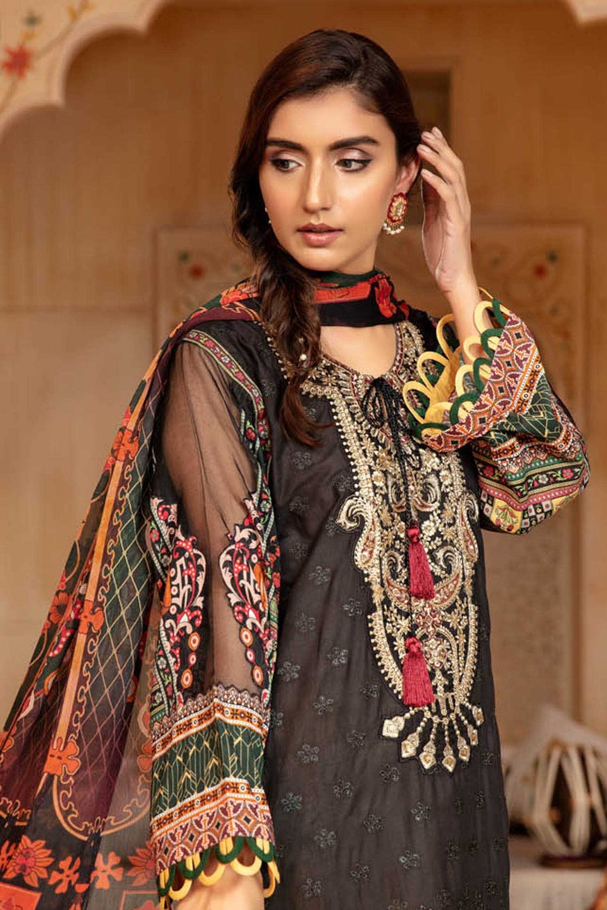 Zebaish Geet Schiffli Lawn`22 D#10