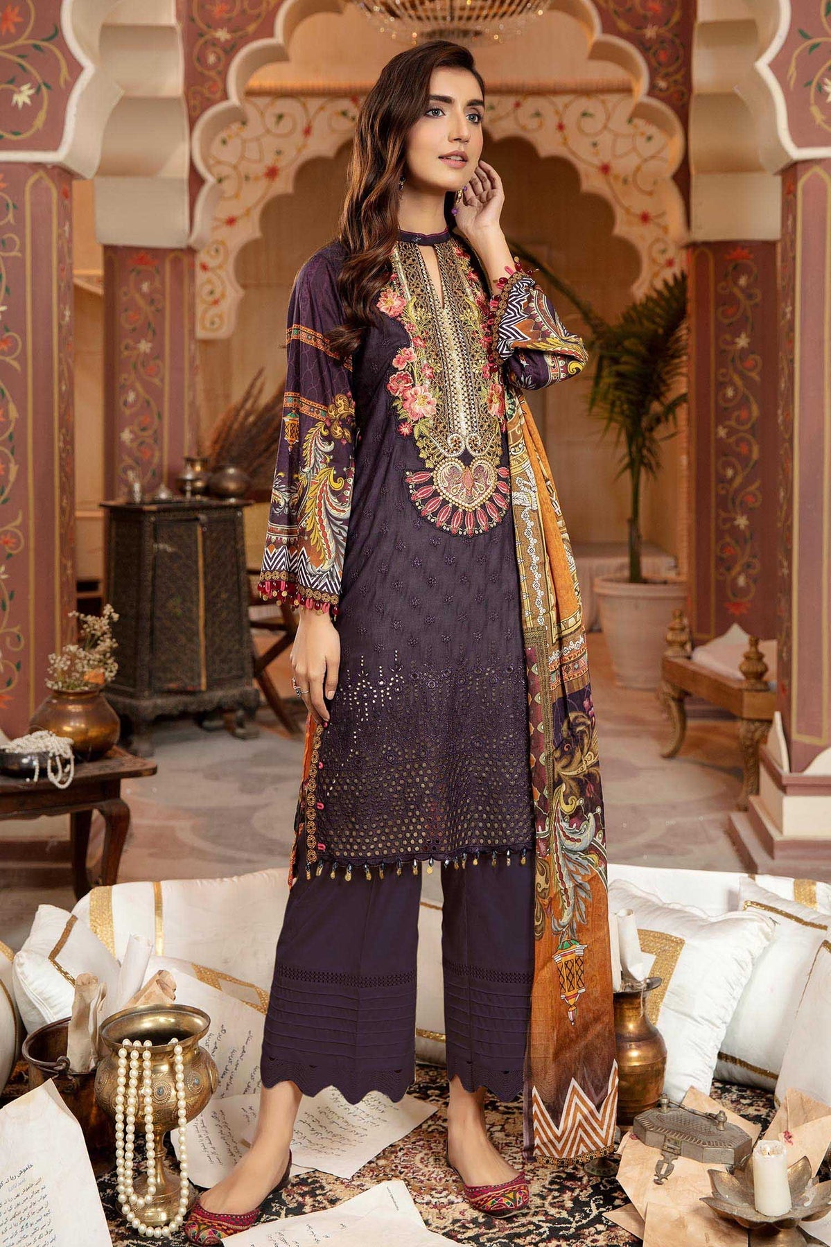 Zebaish Geet Schiffli Lawn`22 D#05