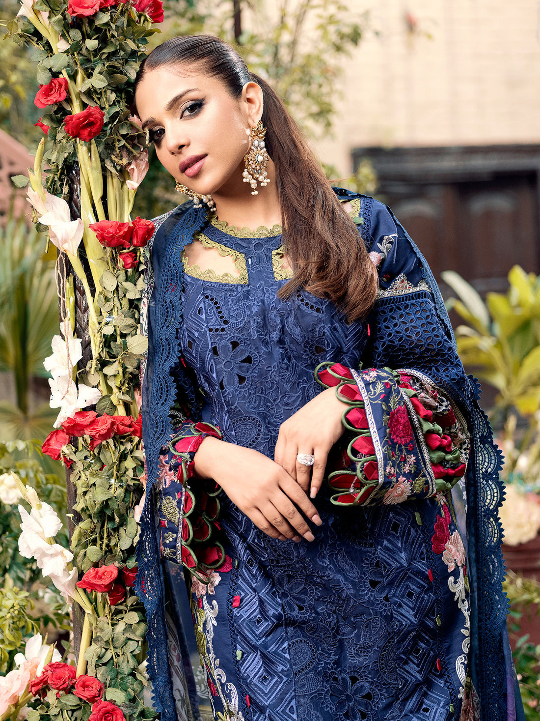 Maryam Hussain Luxury Lawn`23 D#02 (ZIMMEL)