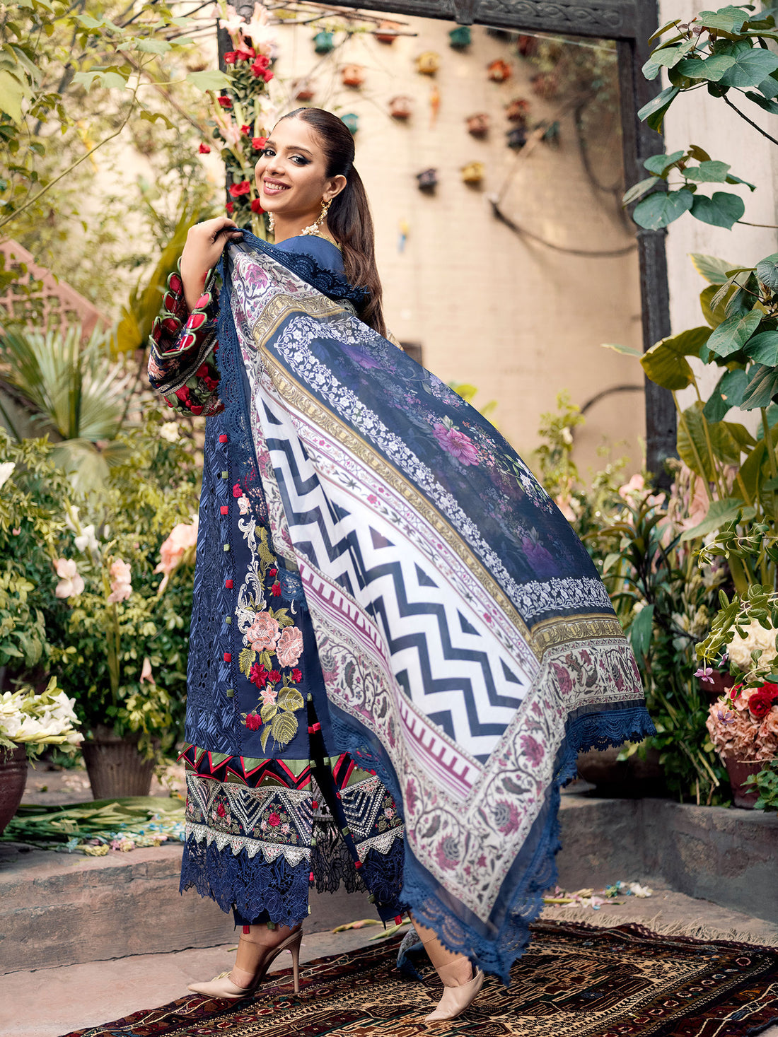 Maryam Hussain Luxury Lawn`23 D#02 (ZIMMEL)