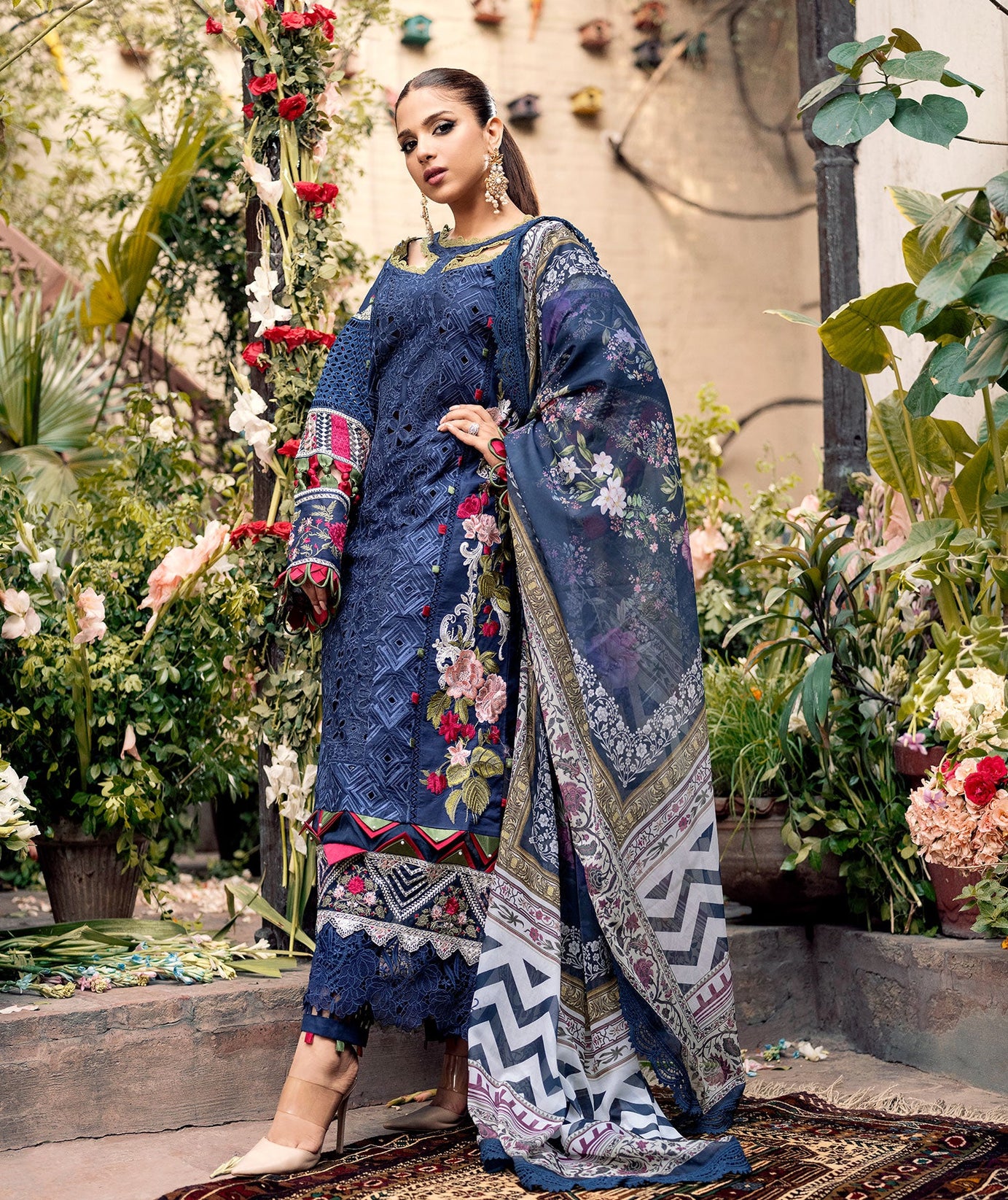 Maryam Hussain Luxury Lawn`23 D#02 (ZIMMEL)