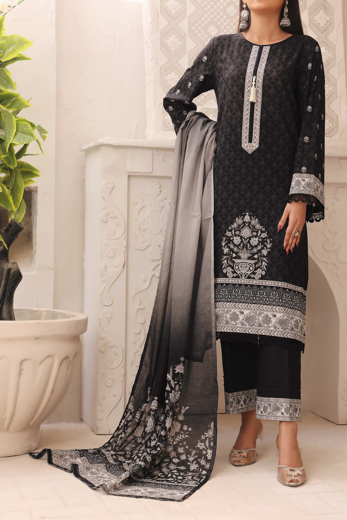 Misri Digital Print Lawn'23 D#18 Black