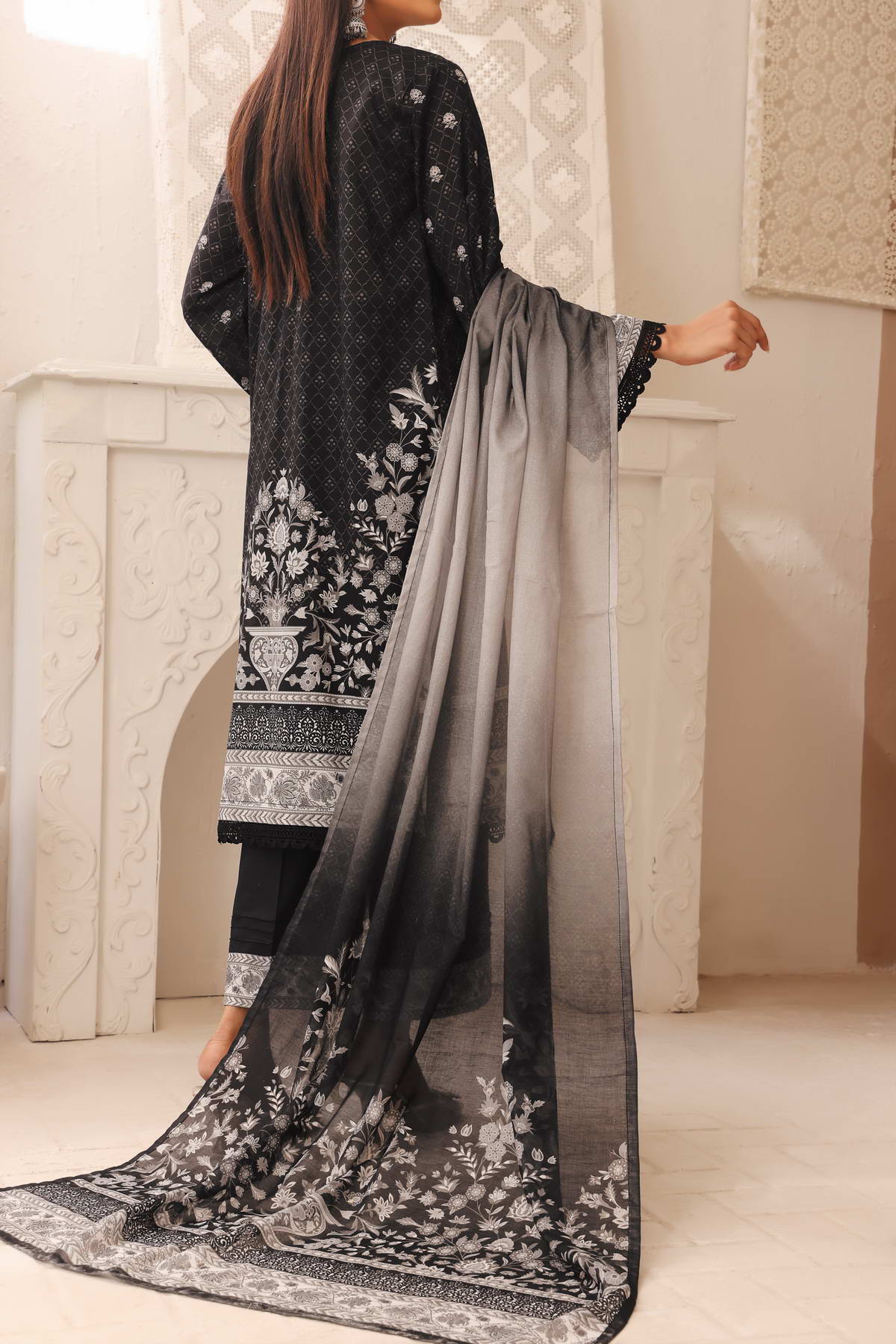 Misri Digital Print Lawn'23 D#18 Black