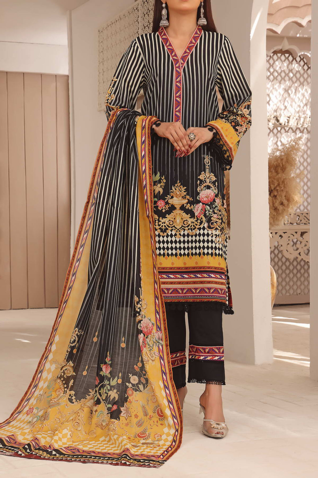 Misri Digital Print Lawn'23 D#06 Black