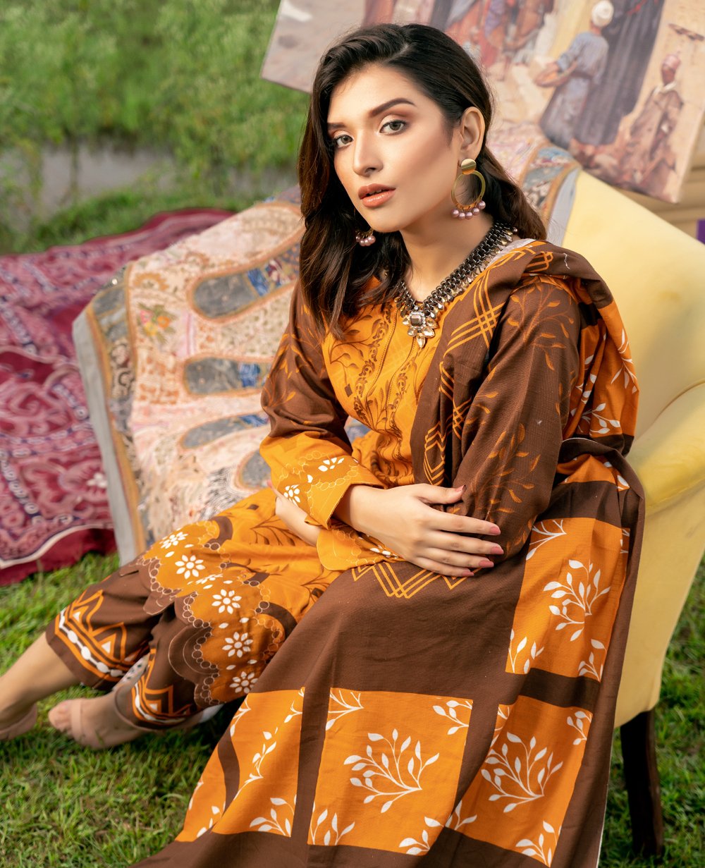 Noorma Kaamal Wintry Khaddar'21 D#6 Lily