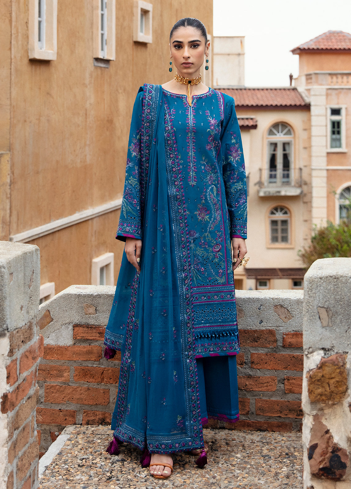 Gulaal Luxury Lawn`24 D#4