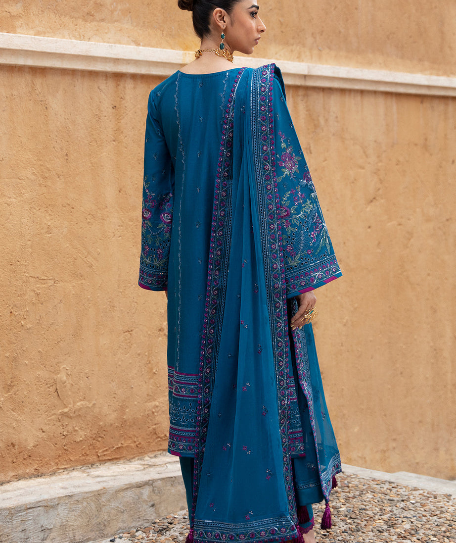 Gulaal Luxury Lawn`24 D#4