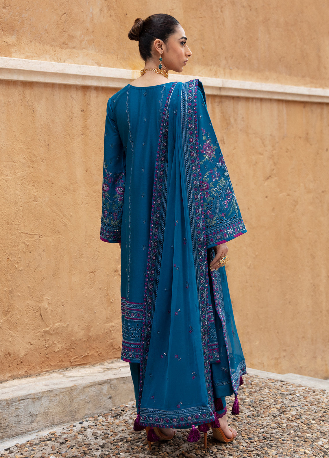 Gulaal Luxury Lawn`24 D#4