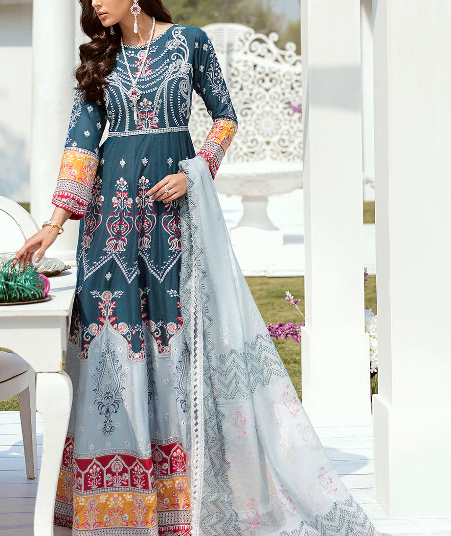 Emaan Adeel Vogue F/Lawn`21 D#02
