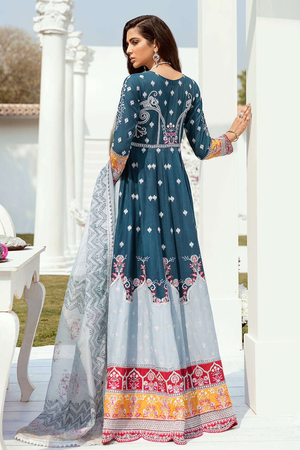 Emaan Adeel Vogue F/Lawn`21 D#02
