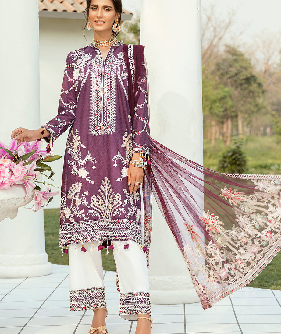 Emaan Adeel Vogue F/Lawn`21 D#07