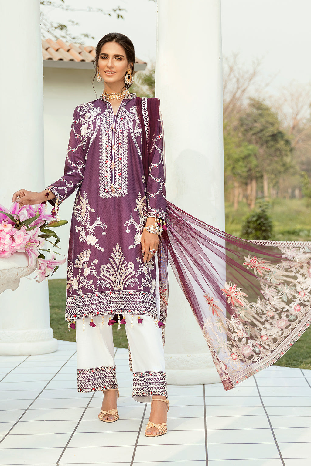 Emaan Adeel Vogue F/Lawn`21 D#07