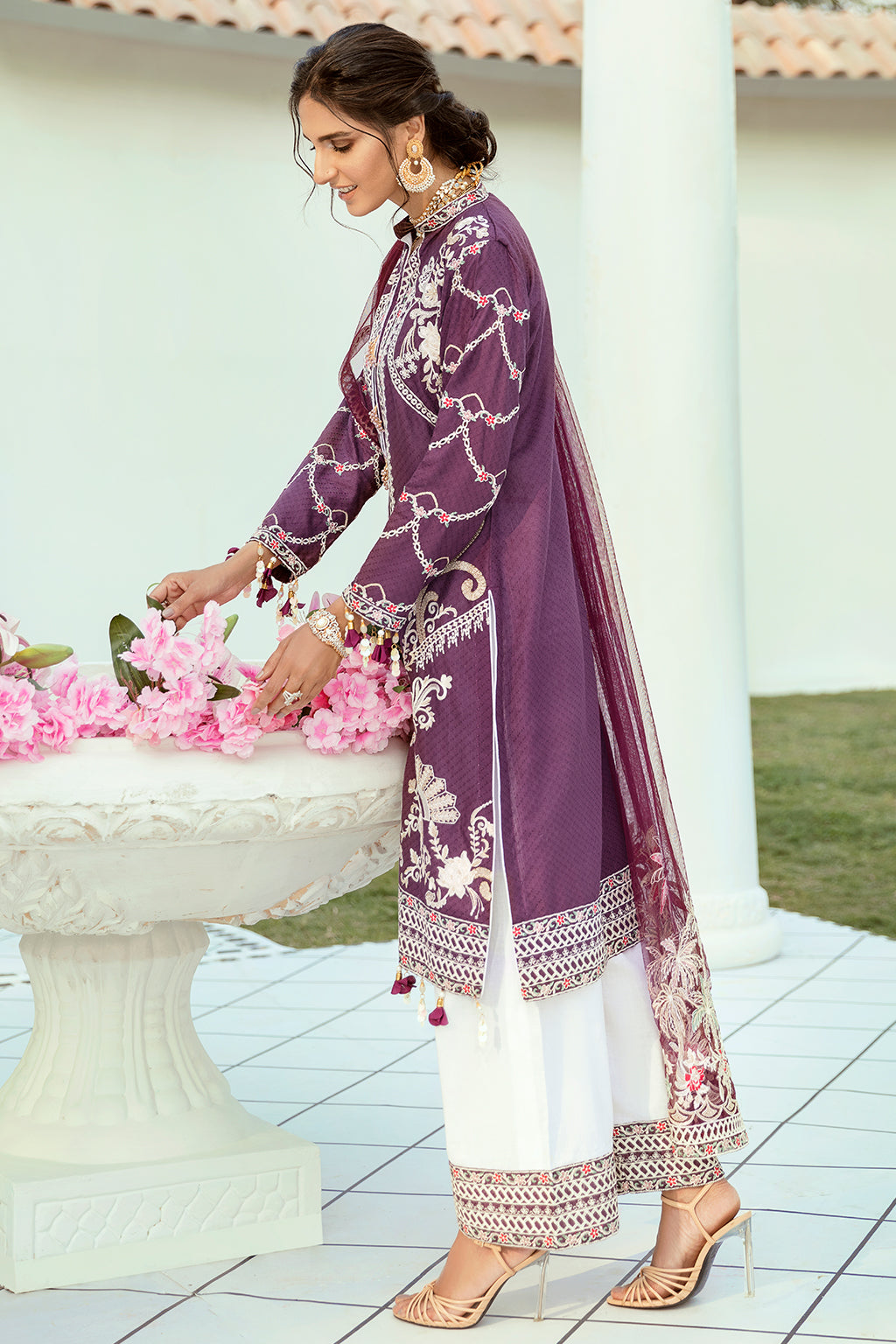Emaan Adeel Vogue F/Lawn`21 D#07