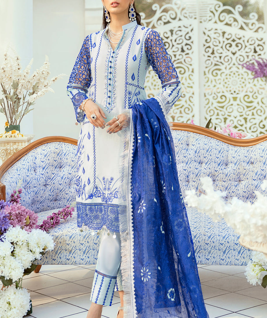 Emaan Adeel Vogue F/Lawn`21 D#09