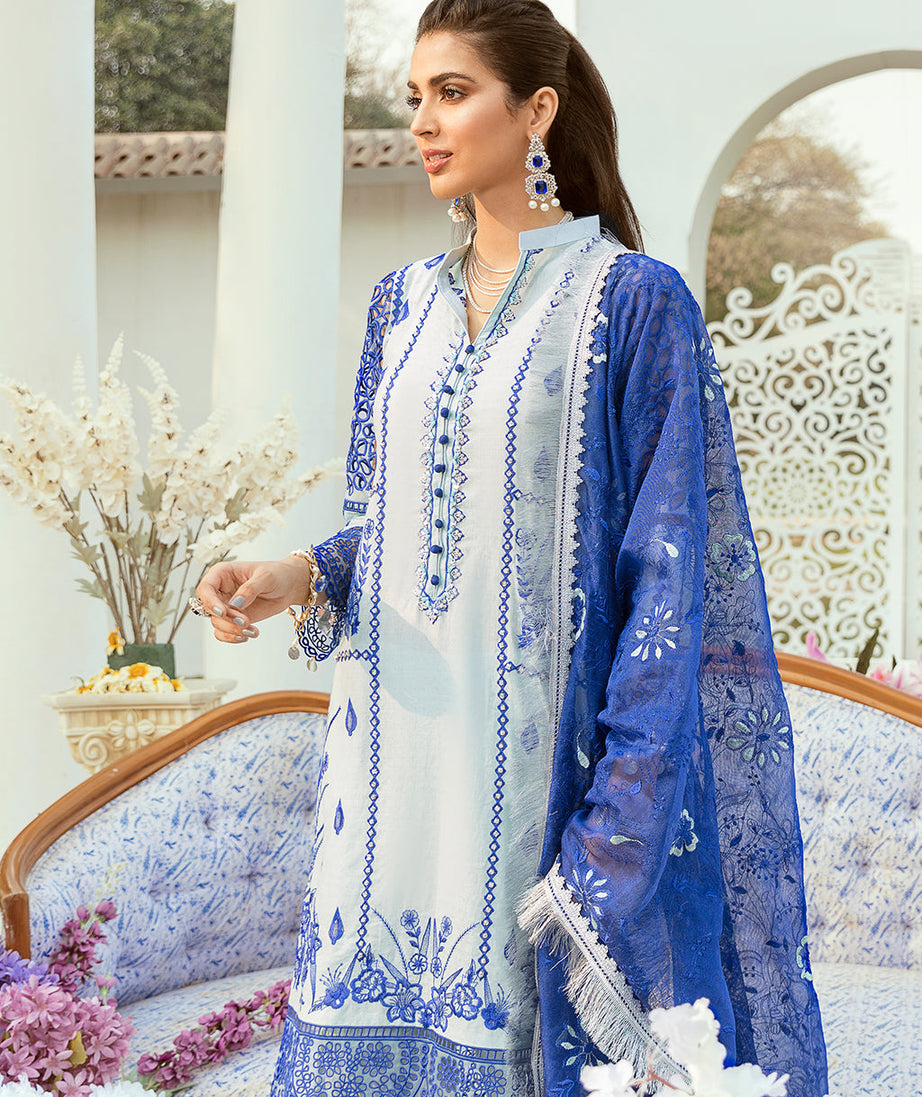 Emaan Adeel Vogue F/Lawn`21 D#09