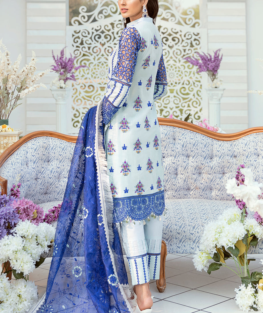 Emaan Adeel Vogue F/Lawn`21 D#09