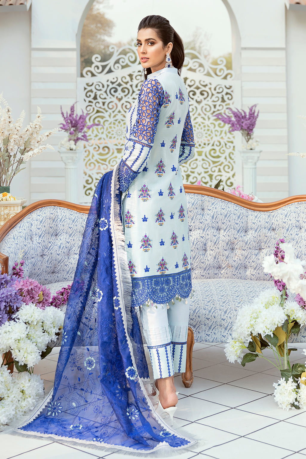 Emaan Adeel Vogue F/Lawn`21 D#09