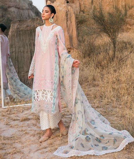 Pariwash By Maria Osama Khan`22 D#10 NOORI