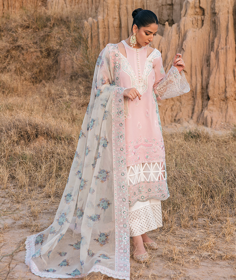 Pariwash By Maria Osama Khan`22 D#10 NOORI