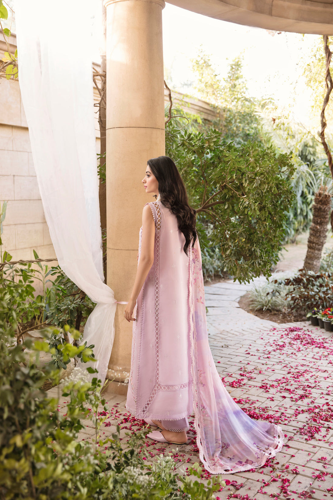 Sable Vogue Luxury Lawn`23 D#4 (Iris)