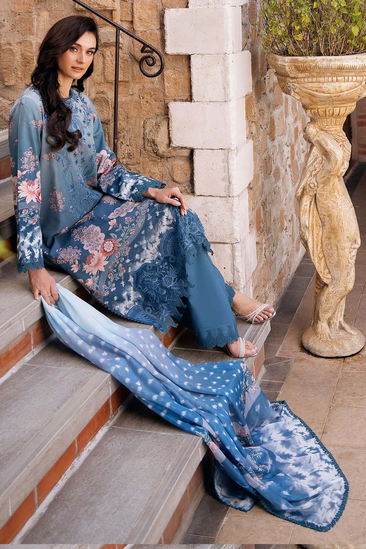 Afrozeh D/The Holiday Lawn'25 AL#01-A