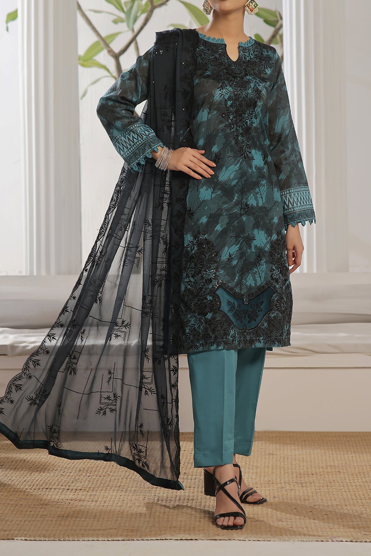 Khansa Luxury Lawn`25 D#08